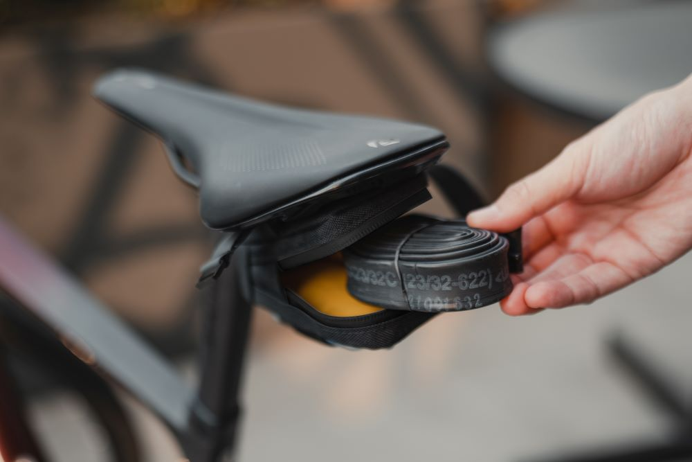 Topeak Satteltasche Elementa XS 0.2l, schwarz, Rail-Wing Strap System - Strap Mount, 10.5x7x2.7cm, 42g