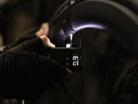 Topeak E-Booster Digital Mini - Elektronische Pumpe, OLED Display, max 120psi